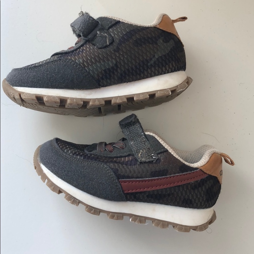Carter’s Collins style Velcro toddler shoe size 6